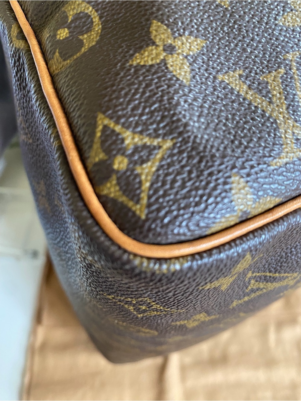 Louis Vuitton Spèedy 30 Monogram Satchel - Picture 5 of 16
